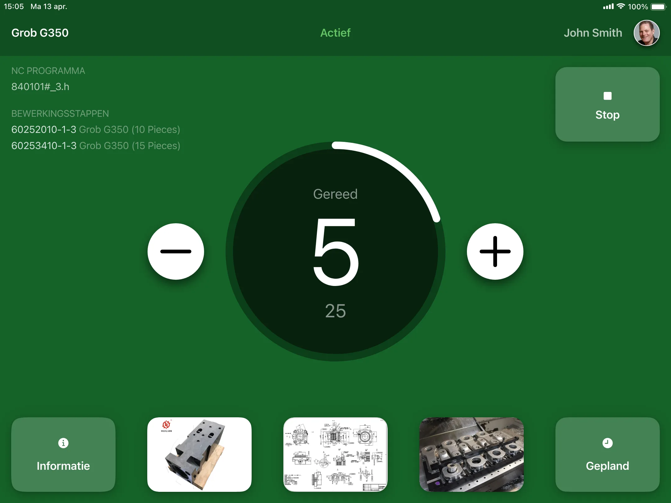 Smart Factory Operator Panel met documenten, orders en stuks tellen bij de machine